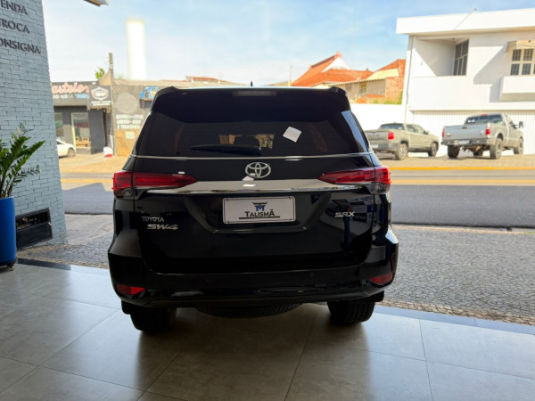 TOYOTA Hilux SW4 2.8 4P SRX 4X4 TURBO DIESEL AUTOMÁTICO