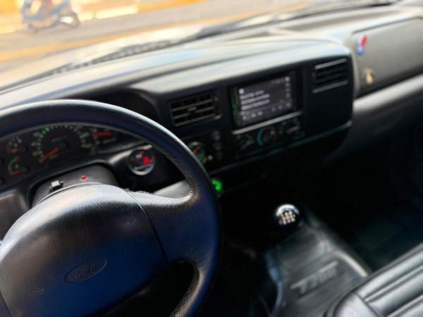 FORD F-250 4.2 XL CABINE SIMPLES