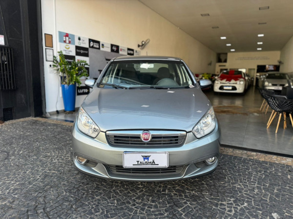 FIAT Grand Siena 1.6 16V 4P FLEX ESSENCE DUALOGIC AUTOMATIZADO FIAT Grand Siena 1.6 16V 4P FLEX ESSENCE DUALOGIC AUTOMATIZADO
