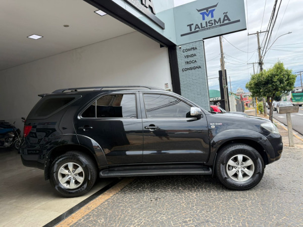 TOYOTA Hilux SW4 3.0 16V 4P SRV 4X4 TURBO DIESEL AUTOMÁTICO