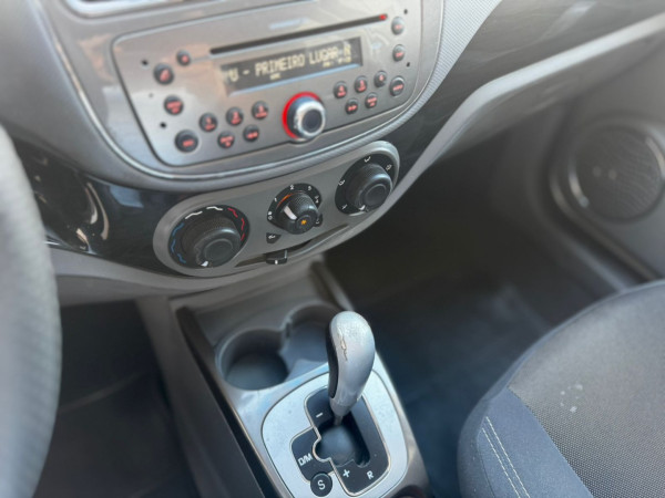 FIAT Grand Siena 1.6 16V 4P FLEX ESSENCE DUALOGIC AUTOMATIZADO FIAT Grand Siena 1.6 16V 4P FLEX ESSENCE DUALOGIC AUTOMATIZADO