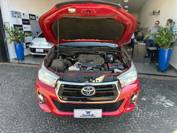 TOYOTA Hilux Caminhonete 2.8 16V SRV 4X4 DIESEL CABINE DUPLA AUTOMÁTICO TOYOTA Hilux Caminhonete 2.8 16V SRV 4X4 DIESEL CABINE DUPLA AUTOMÁTICO