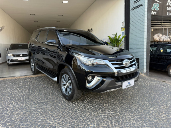 TOYOTA Hilux SW4 2.8 4P SRX 4X4 TURBO DIESEL AUTOMÁTICO