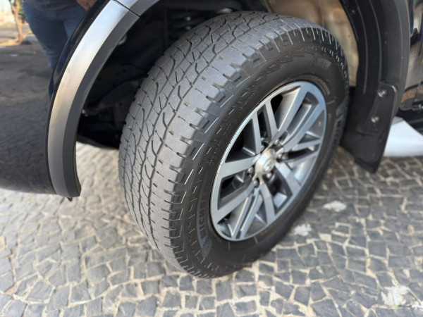 TOYOTA Hilux SW4 2.8 4P SRX 4X4 TURBO DIESEL AUTOMÁTICO