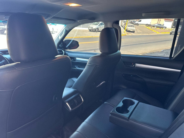 TOYOTA Hilux Caminhonete 2.8 16V SRV 4X4 DIESEL CABINE DUPLA AUTOMÁTICO TOYOTA Hilux Caminhonete 2.8 16V SRV 4X4 DIESEL CABINE DUPLA AUTOMÁTICO