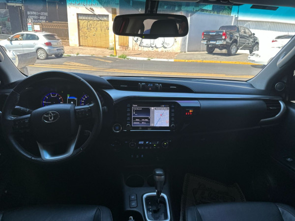 TOYOTA Hilux Caminhonete 2.8 16V SRV 4X4 DIESEL CABINE DUPLA AUTOMÁTICO TOYOTA Hilux Caminhonete 2.8 16V SRV 4X4 DIESEL CABINE DUPLA AUTOMÁTICO