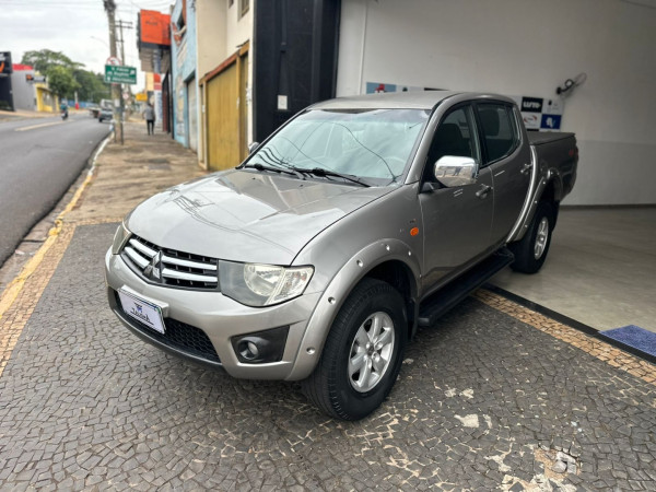 MITSUBISHI L 200 Triton 3.2 16V HPE 4X4 CABINE DUPLA TURBO DIESEL INTERCOOLER MITSUBISHI L 200 Triton 3.2 16V HPE 4X4 CABINE DUPLA TURBO DIESEL INTERCOOLER