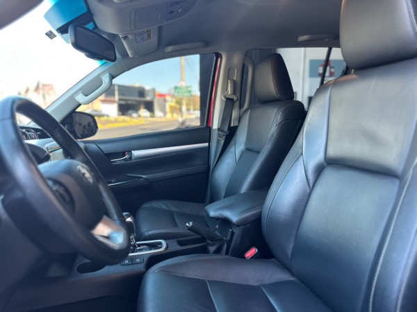 TOYOTA Hilux Caminhonete 2.8 16V SRV 4X4 DIESEL CABINE DUPLA AUTOMÁTICO TOYOTA Hilux Caminhonete 2.8 16V SRV 4X4 DIESEL CABINE DUPLA AUTOMÁTICO