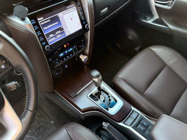 TOYOTA Hilux SW4 2.8 4P SRX 4X4 TURBO DIESEL AUTOMÁTICO