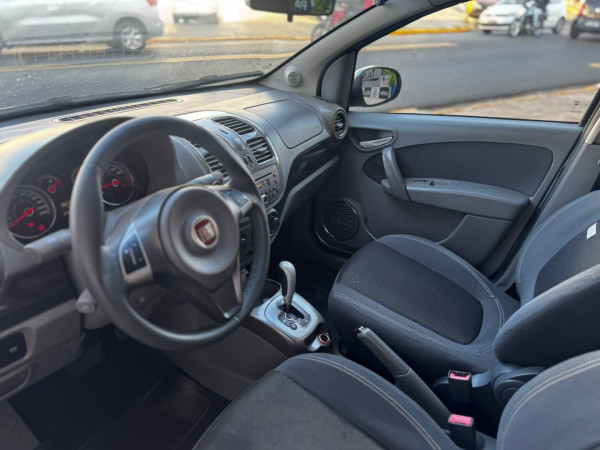 FIAT Grand Siena 1.6 16V 4P FLEX ESSENCE DUALOGIC AUTOMATIZADO FIAT Grand Siena 1.6 16V 4P FLEX ESSENCE DUALOGIC AUTOMATIZADO