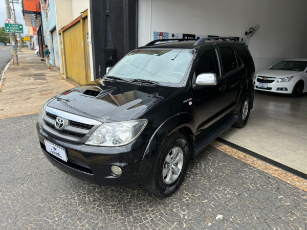 TOYOTA Hilux SW4 3.0 16V 4P SRV 4X4 TURBO DIESEL AUTOMÁTICO