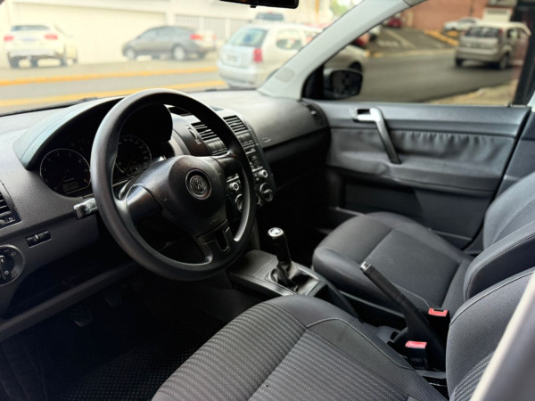 VOLKSWAGEN Polo Sedan 1.6 4P COMFORTLINE FLEX
