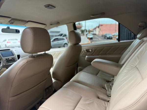 TOYOTA Hilux SW4 3.0 16V 4P SRV 4X4 TURBO DIESEL AUTOMÁTICO