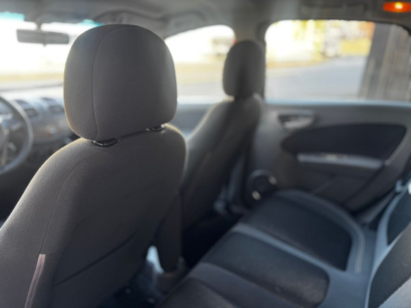 FIAT Grand Siena 1.6 16V 4P FLEX ESSENCE DUALOGIC AUTOMATIZADO FIAT Grand Siena 1.6 16V 4P FLEX ESSENCE DUALOGIC AUTOMATIZADO