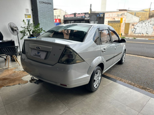 FORD Fiesta Sedan 1.6 4P FLEX FORD Fiesta Sedan 1.6 4P FLEX