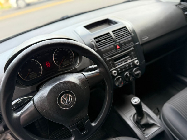 VOLKSWAGEN Polo Sedan 1.6 4P COMFORTLINE FLEX