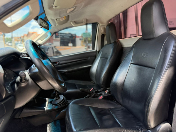 TOYOTA Hilux Caminhonete 2.8 4X4 DIESEL CABINE SIMPLES