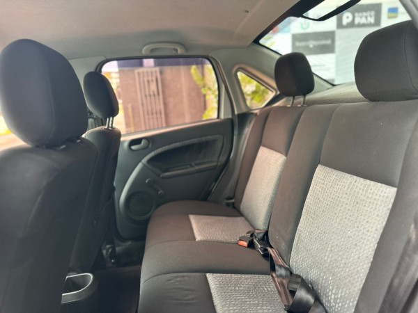FORD Fiesta Sedan 1.6 4P FLEX FORD Fiesta Sedan 1.6 4P FLEX
