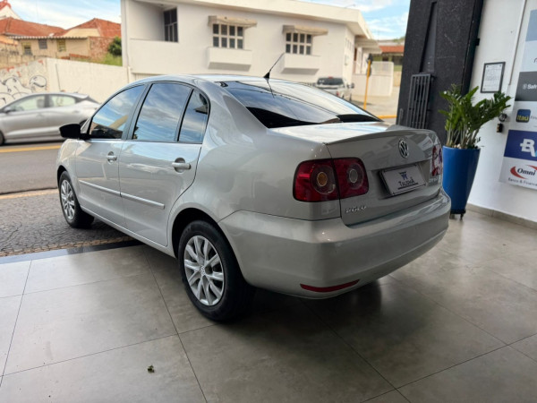 VOLKSWAGEN Polo Sedan 1.6 4P COMFORTLINE FLEX