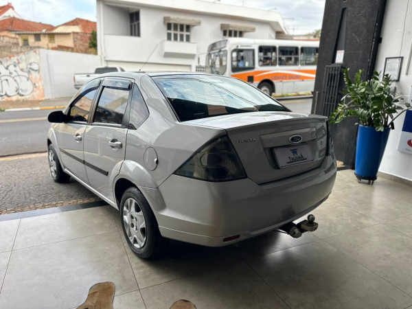 FORD Fiesta Sedan 1.6 4P FLEX FORD Fiesta Sedan 1.6 4P FLEX