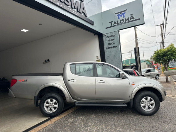 MITSUBISHI L 200 Triton 3.2 16V HPE 4X4 CABINE DUPLA TURBO DIESEL INTERCOOLER MITSUBISHI L 200 Triton 3.2 16V HPE 4X4 CABINE DUPLA TURBO DIESEL INTERCOOLER