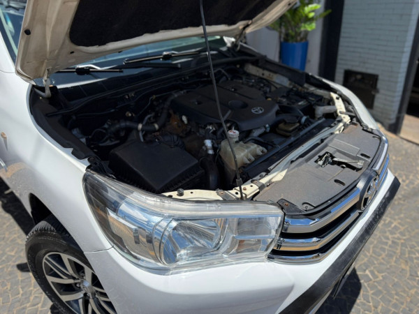 TOYOTA Hilux Caminhonete 2.8 4X4 DIESEL CABINE SIMPLES