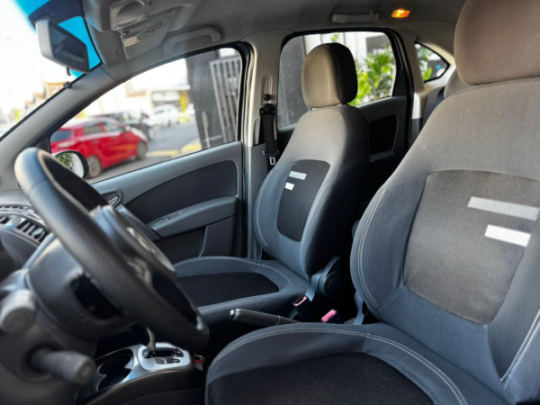 FIAT Grand Siena 1.6 16V 4P FLEX ESSENCE DUALOGIC AUTOMATIZADO FIAT Grand Siena 1.6 16V 4P FLEX ESSENCE DUALOGIC AUTOMATIZADO