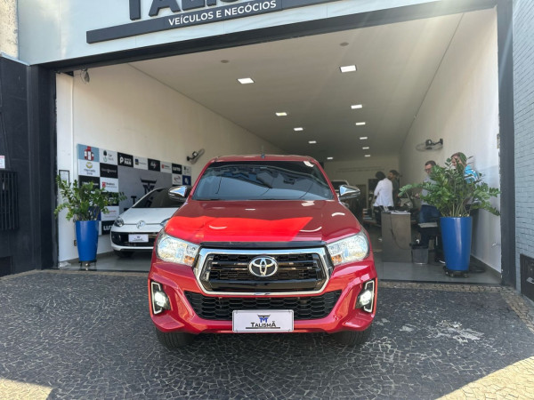 TOYOTA Hilux Caminhonete 2.8 16V SRV 4X4 DIESEL CABINE DUPLA AUTOMÁTICO TOYOTA Hilux Caminhonete 2.8 16V SRV 4X4 DIESEL CABINE DUPLA AUTOMÁTICO
