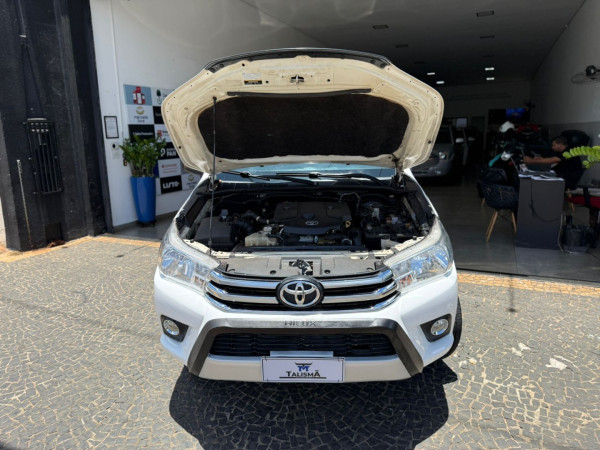 TOYOTA Hilux Caminhonete 2.8 4X4 DIESEL CABINE SIMPLES