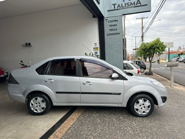 FORD Fiesta Sedan 1.6 4P FLEX FORD Fiesta Sedan 1.6 4P FLEX