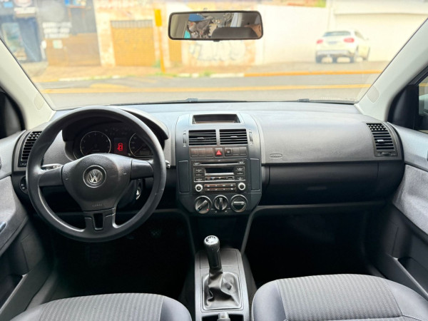 VOLKSWAGEN Polo Sedan 1.6 4P COMFORTLINE FLEX