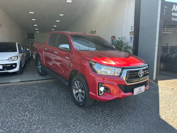 TOYOTA Hilux Caminhonete 2.8 16V SRV 4X4 DIESEL CABINE DUPLA AUTOMÁTICO TOYOTA Hilux Caminhonete 2.8 16V SRV 4X4 DIESEL CABINE DUPLA AUTOMÁTICO