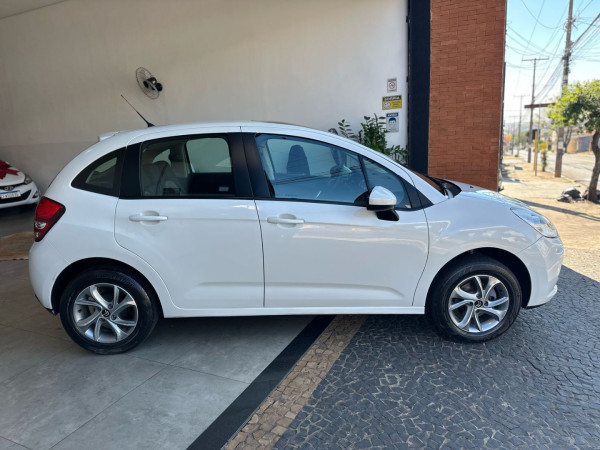 CITROEN C3 1.6 4P TENDANCE FLEX AUTOMÁTICO CITROEN C3 1.6 4P TENDANCE FLEX AUTOMÁTICO