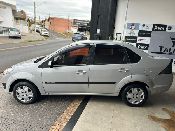 FORD Fiesta Sedan 1.6 4P FLEX FORD Fiesta Sedan 1.6 4P FLEX