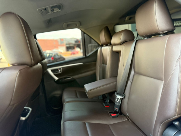 TOYOTA Hilux SW4 2.8 4P SRX 4X4 TURBO DIESEL AUTOMÁTICO