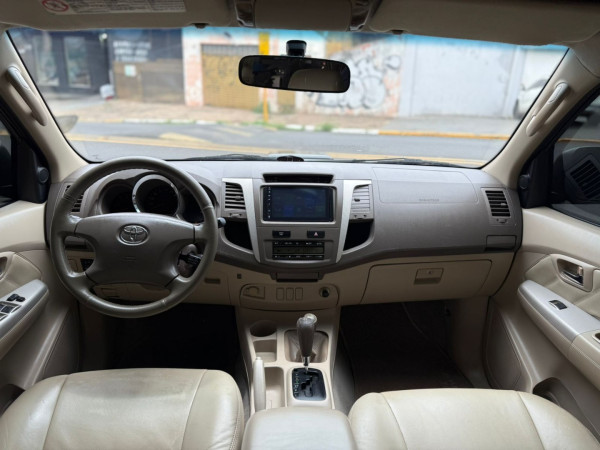 TOYOTA Hilux SW4 3.0 16V 4P SRV 4X4 TURBO DIESEL AUTOMÁTICO