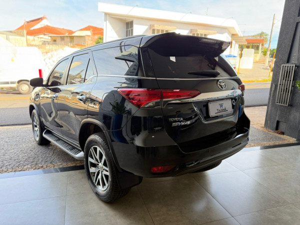 TOYOTA Hilux SW4 2.8 4P SRX 4X4 TURBO DIESEL AUTOMÁTICO