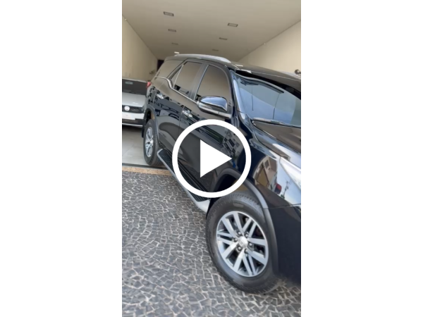 TOYOTA Hilux SW4 2.8 4P SRX 4X4 TURBO DIESEL AUTOMÁTICO