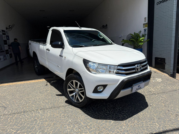 TOYOTA Hilux Caminhonete 2.8 4X4 DIESEL CABINE SIMPLES