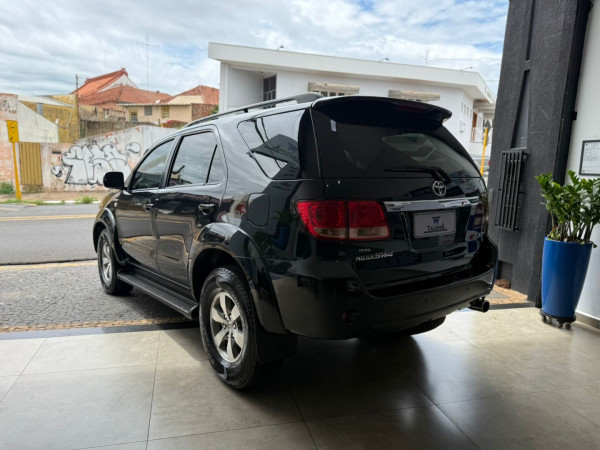 TOYOTA Hilux SW4 3.0 16V 4P SRV 4X4 TURBO DIESEL AUTOMÁTICO