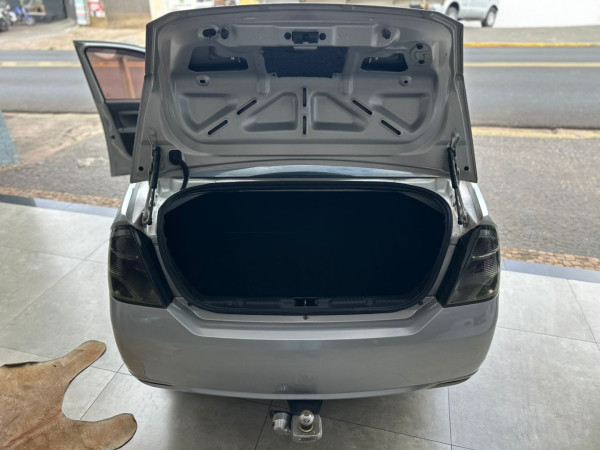 FORD Fiesta Sedan 1.6 4P FLEX FORD Fiesta Sedan 1.6 4P FLEX