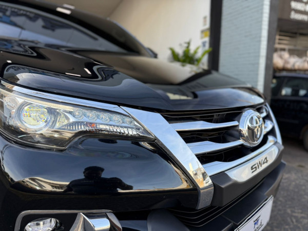 TOYOTA Hilux SW4 2.8 4P SRX 4X4 TURBO DIESEL AUTOMÁTICO