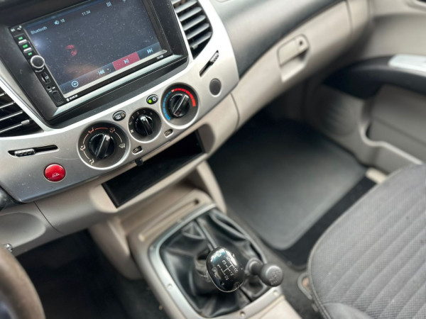 MITSUBISHI L 200 Triton 3.2 16V HPE 4X4 CABINE DUPLA TURBO DIESEL INTERCOOLER MITSUBISHI L 200 Triton 3.2 16V HPE 4X4 CABINE DUPLA TURBO DIESEL INTERCOOLER