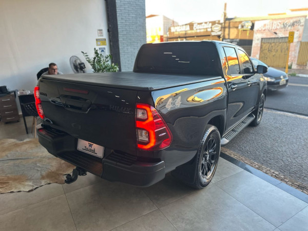 TOYOTA Hilux Caminhonete 2.8 16V SRX 4X4 DIESEL CABINE DUPLA AUTOMÁTICO TOYOTA Hilux Caminhonete 2.8 16V SRX 4X4 DIESEL CABINE DUPLA AUTOMÁTICO