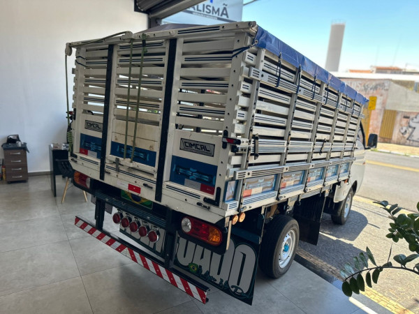 HYUNDAI HR 2.5 TCI HD DIESEL CARROCERIA DE MADEIRA HYUNDAI HR 2.5 TCI HD DIESEL CARROCERIA DE MADEIRA