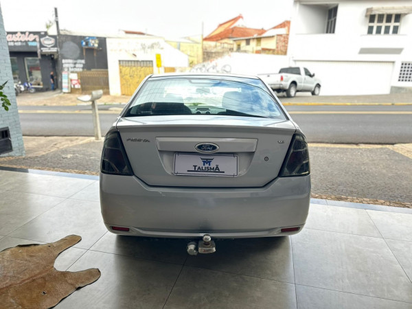 FORD Fiesta Sedan 1.6 4P FLEX FORD Fiesta Sedan 1.6 4P FLEX