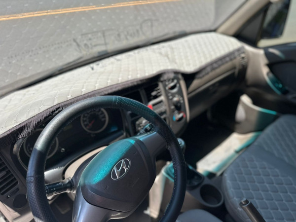 HYUNDAI HR 2.5 TCI HD DIESEL CARROCERIA DE MADEIRA HYUNDAI HR 2.5 TCI HD DIESEL CARROCERIA DE MADEIRA