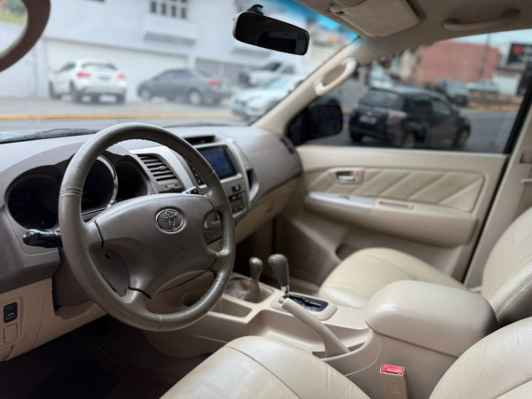 TOYOTA Hilux SW4 3.0 16V 4P SRV 4X4 TURBO DIESEL AUTOMÁTICO