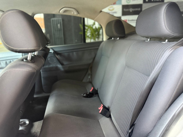 VOLKSWAGEN Polo Sedan 1.6 4P COMFORTLINE FLEX