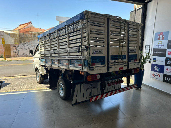 HYUNDAI HR 2.5 TCI HD DIESEL CARROCERIA DE MADEIRA HYUNDAI HR 2.5 TCI HD DIESEL CARROCERIA DE MADEIRA